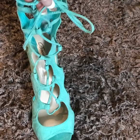 Mint green heels - Picture 6 of 6
